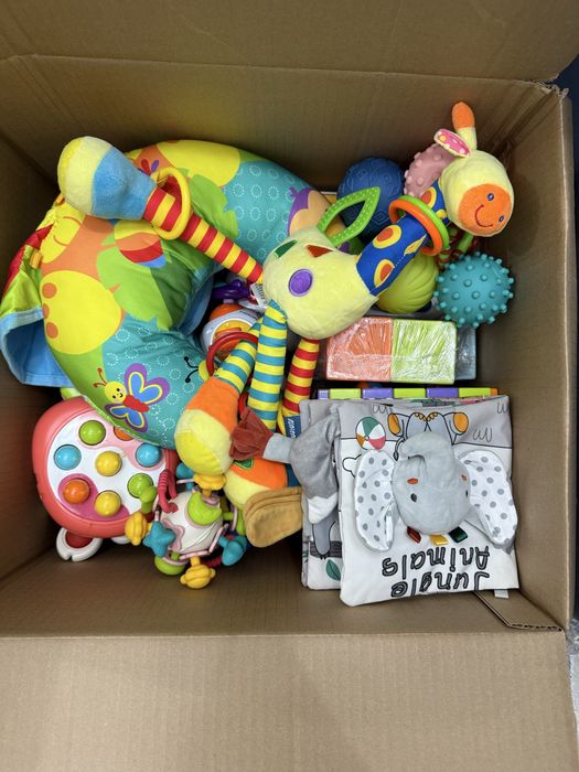 Коробка игрушек в отличном состоянии
