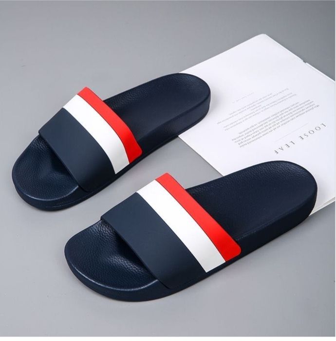 Продам шлепанцы 1INAMILLION синие