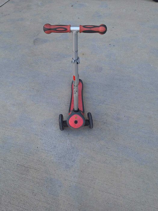 Детска тротинетка Globber Ferrari