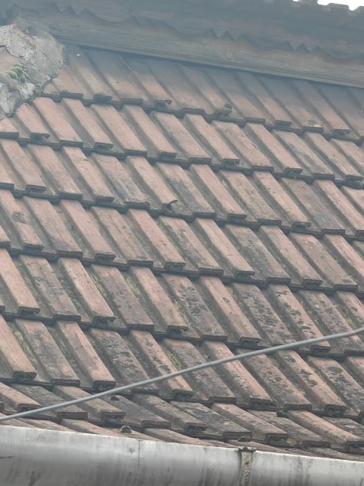 Donez țiglă veche în stare bună