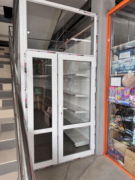 Пластиковые окна и витраж