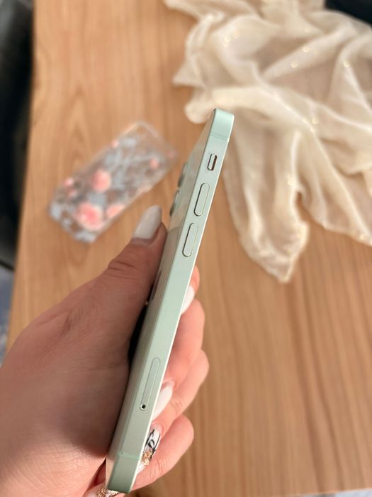 Продавам айфон 12мини-350лв