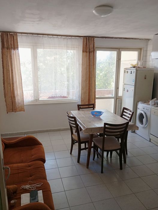 Дава се под наем Тристаен апартамент в Кърджали, Байкал - 88 кв.м за 300 € - Снимка #1