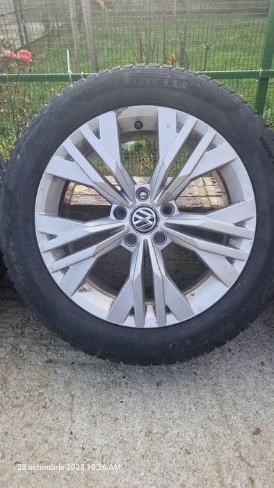 Vând set 4 jante Volkswagen R17 + anvelope Pirelli