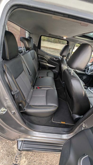 Nisan Navara Black edition