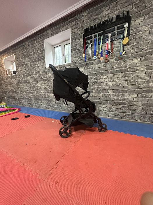 Коляска Черная хорошая б/2