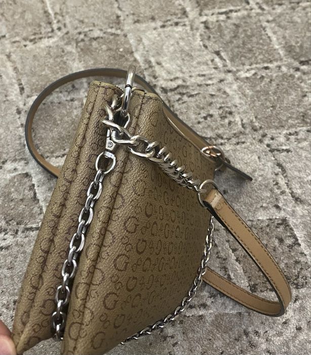 Стильный клатч GUESS