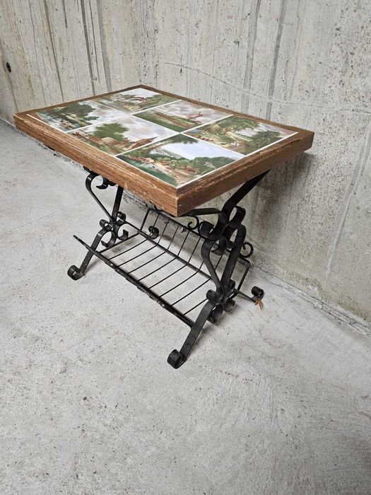 Помощна масичка от ковано желязо и плочки в ретро стил