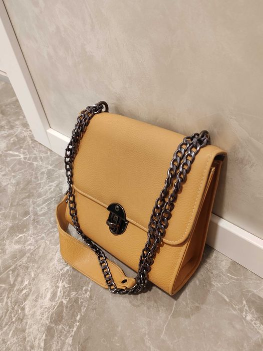 Малка чантичка цвят Горчица