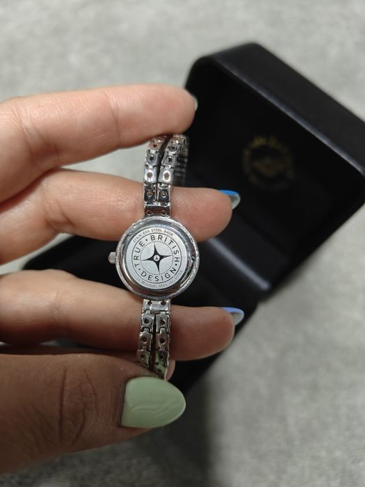 Дамски ръчен часовник Accurist