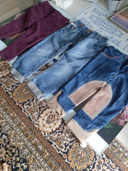 Pantaloni de vanzare