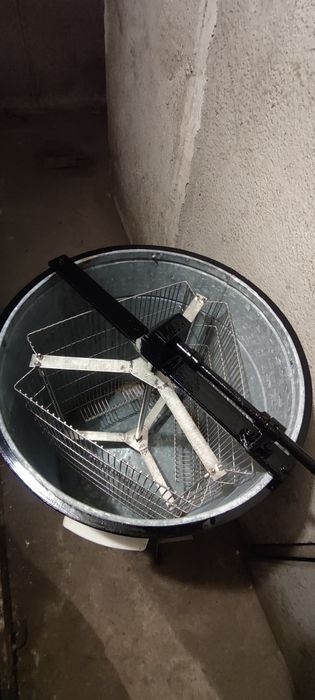 Центрофуга за мед