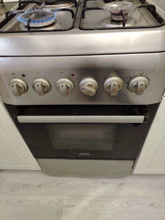 Продам газ плиту