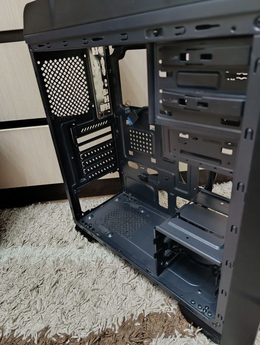 Продам корпус для ПК Thermaltake в отличном состоянии