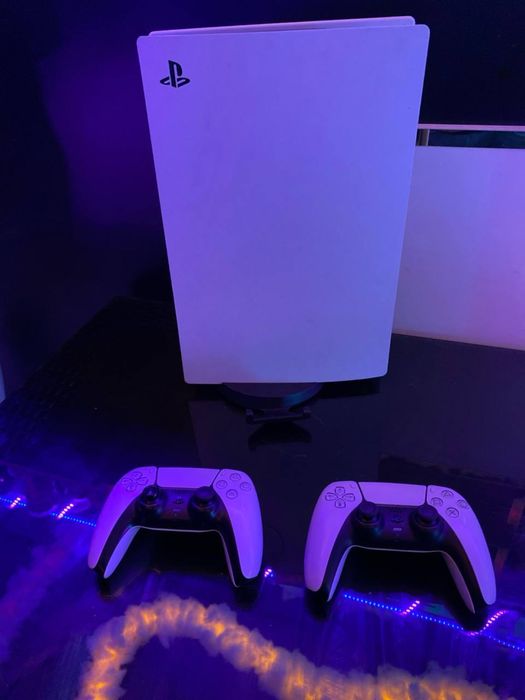 playstation 5+3+TV sotiladi ko’p ishlamagan o’yinla yozilgan