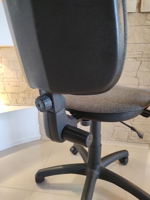 Офис стол с подлакътници