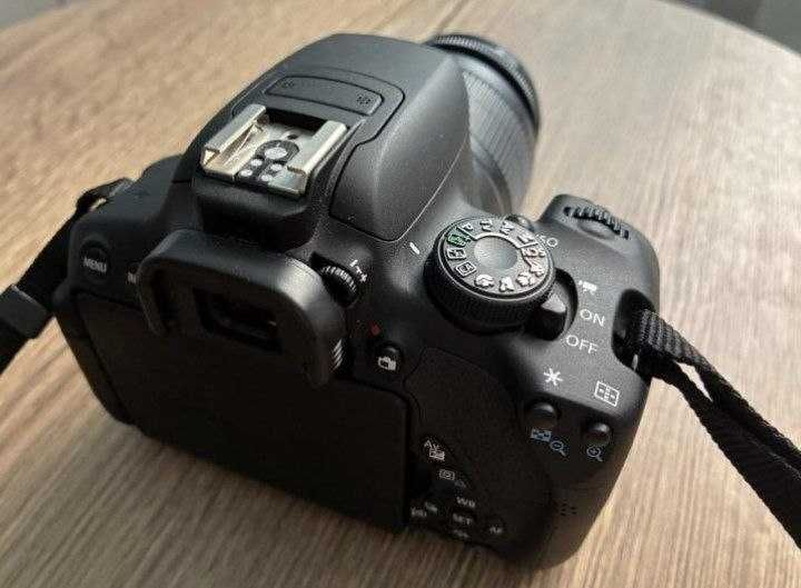 Фотоаппарат Canon 700D
