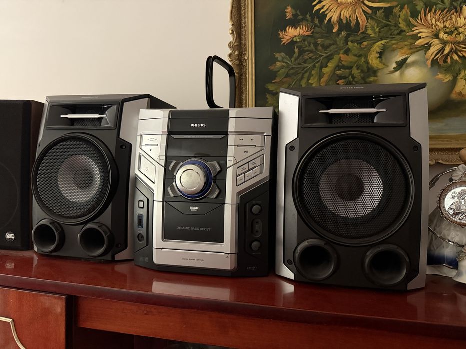 Sistem audio Philips cu 2 boxe, CD și USB