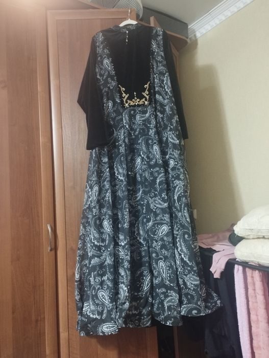 Продам вечернее платье 56-60 размер