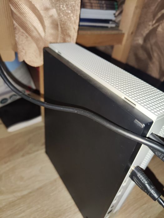 Xbox one s 780gb cu o maneta