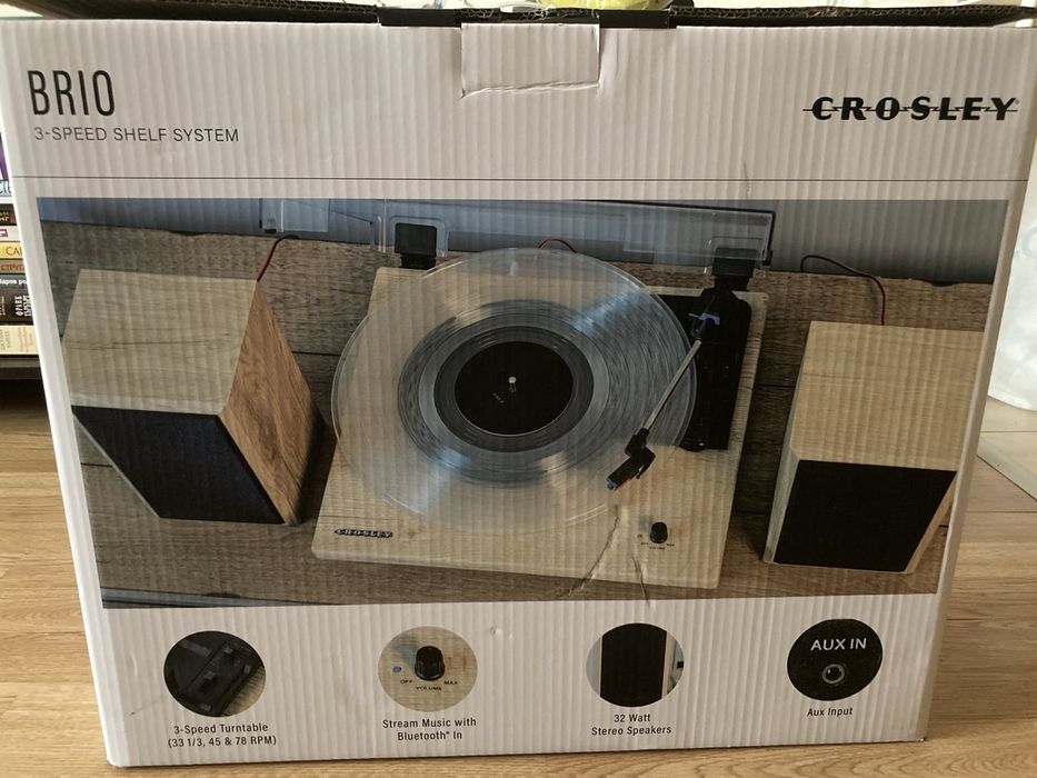 Нов грамофон Crosley Brio с колонки