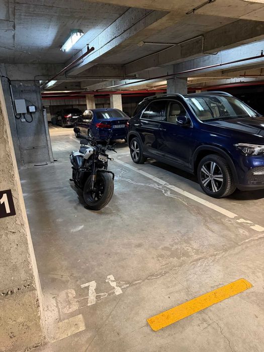 Vand loc parcare cu statie masini electrice in zona Stefan Cel Mare