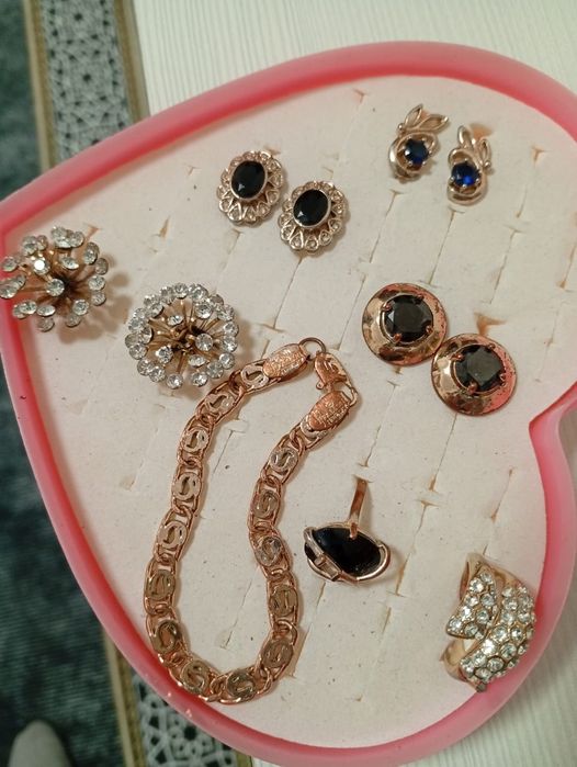 Продам бусы разные, серьги и кольца