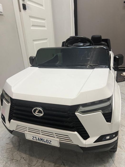 Детский электромобиль Lexus!срочно!