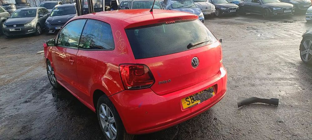 Dezmembrari / Dezmembrez Volkswagen Polo (6R) 1.2 Benz CGPA cutie viteze manuala cod culoare LP3G