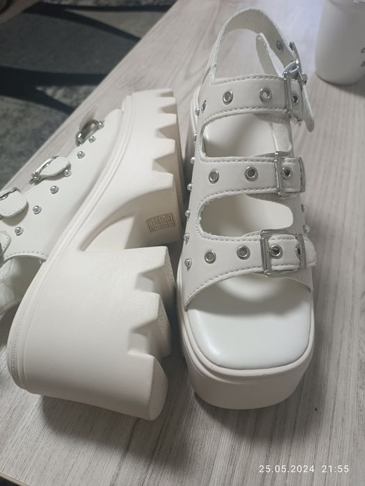 Босоножки на платфоме