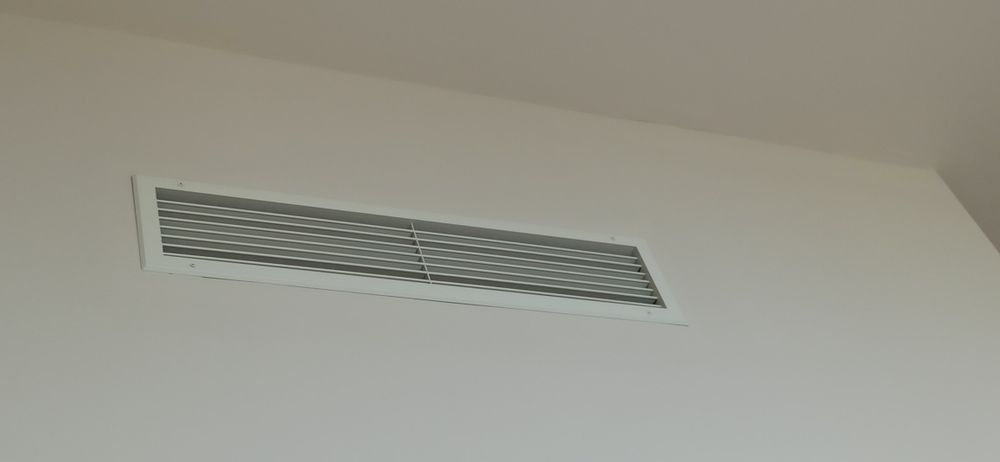 Grila aer conditionat aluminiu alba