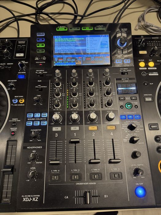 Consola DJ Pioneer XDJ-XZ Stare Excelenta, folosita aproape deloc