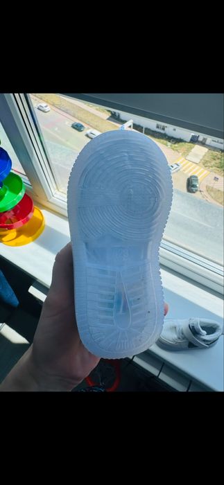 Продам детские кроссовки