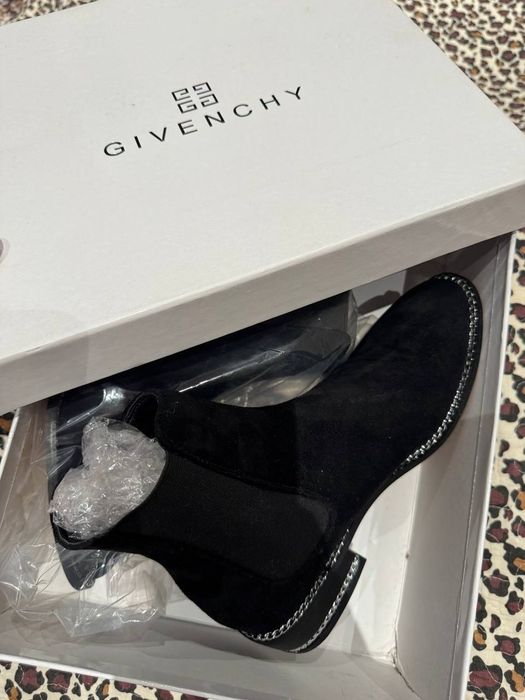 Givenchi ariginal mehsiz etik 37 razmer