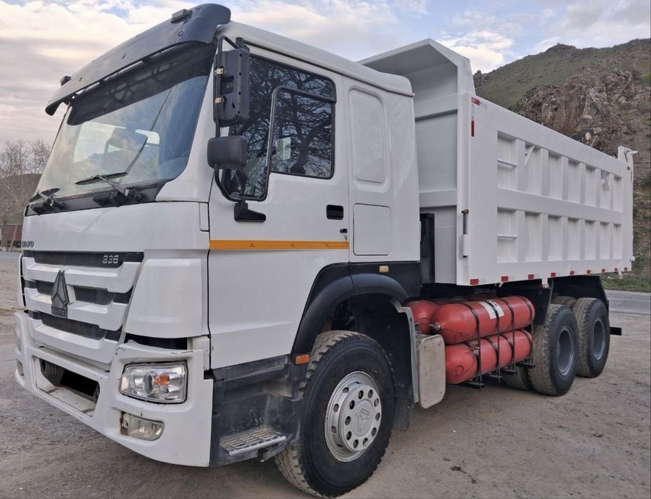 Вариантга Самосвал  HOWO срочно сотилади