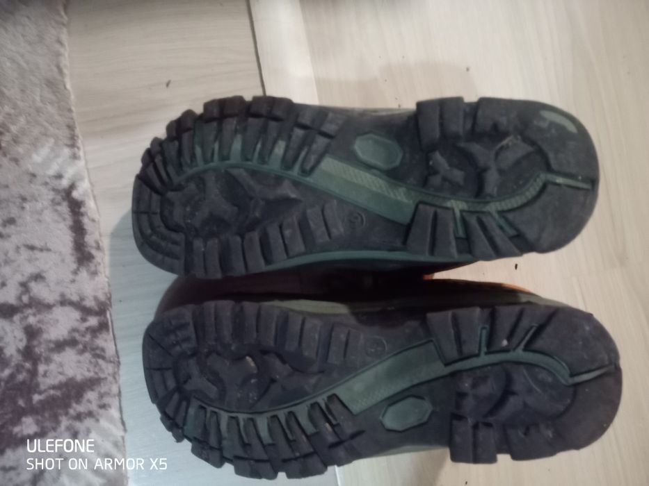 Непромокаеми обувки 40 номер малко носени