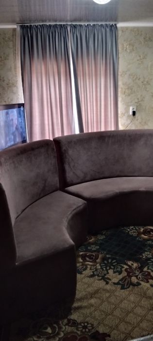 Диваны полукруглые в отличном  состояний