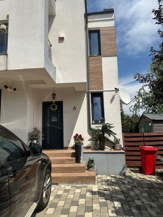 Casă tip duplex de vânzare în Tunari, în complexul Paris Residence.