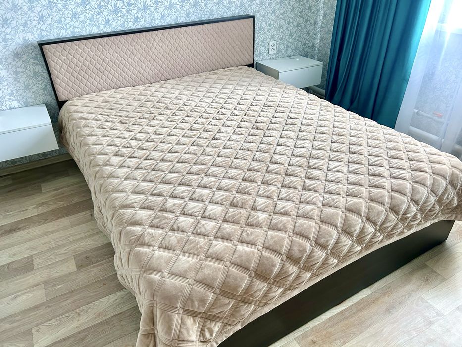 Продам стенку, ковер, кровать