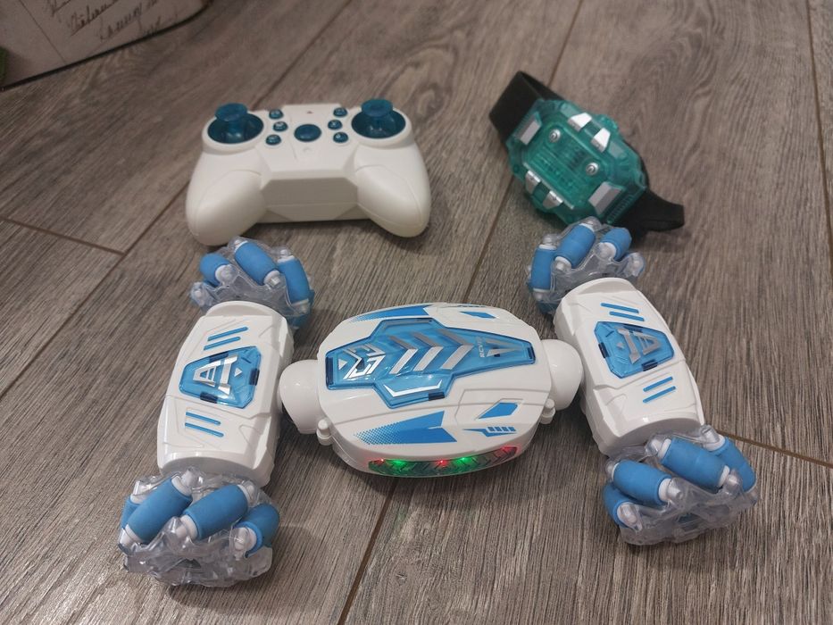 Masina cu telecomanda și controller de mana