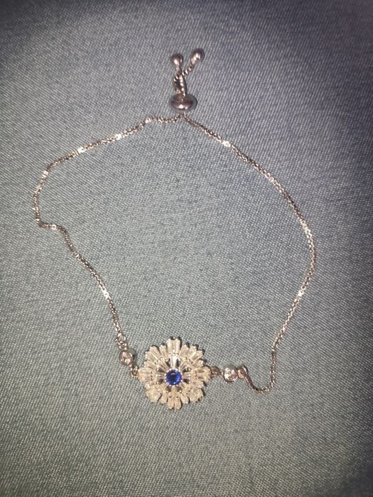 Браслет не темнеет.