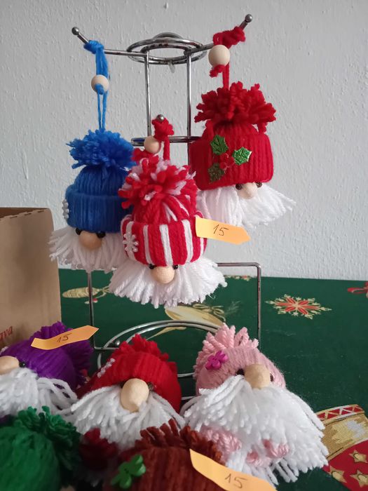 Decorațiuni si jucării de Crăciun la prețuri de poveste