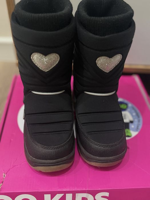 Продам дутики от indigo kids