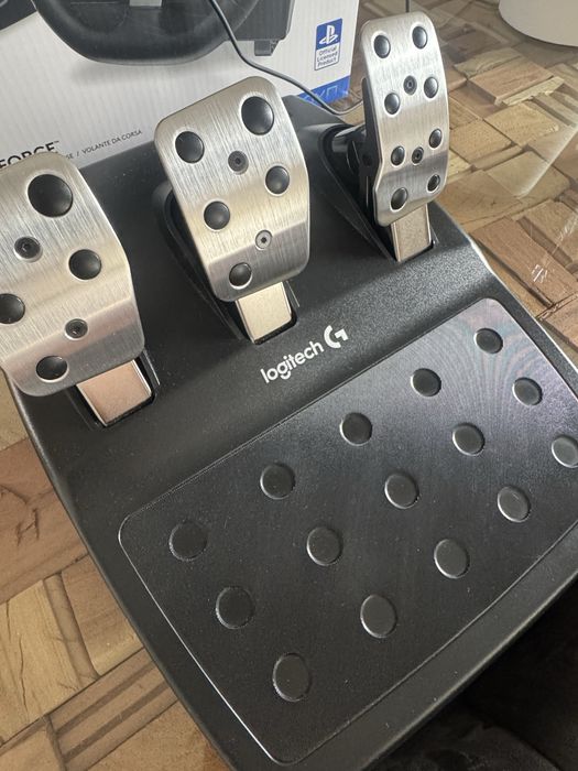 Vand volan PlayStation Logitech