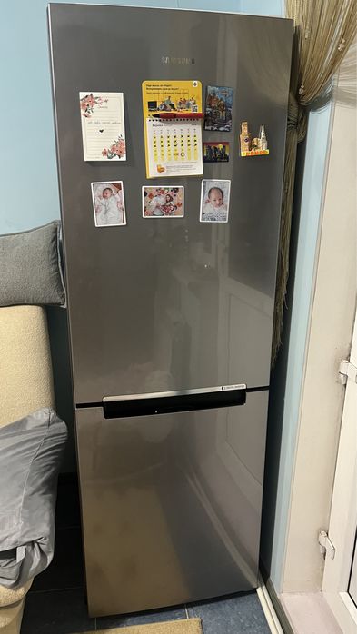 Продам Холодильник Samsung RB30A30N0SA/WT серый