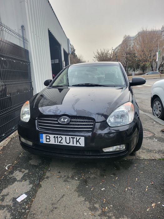 Vand hyundai accent 1.4 banzina 1500€ pret fix