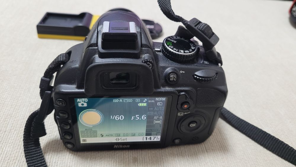 Aparat foto DSLR Nikon D3100 + obiectiv Nikon DX Auto-focus 18-55mm