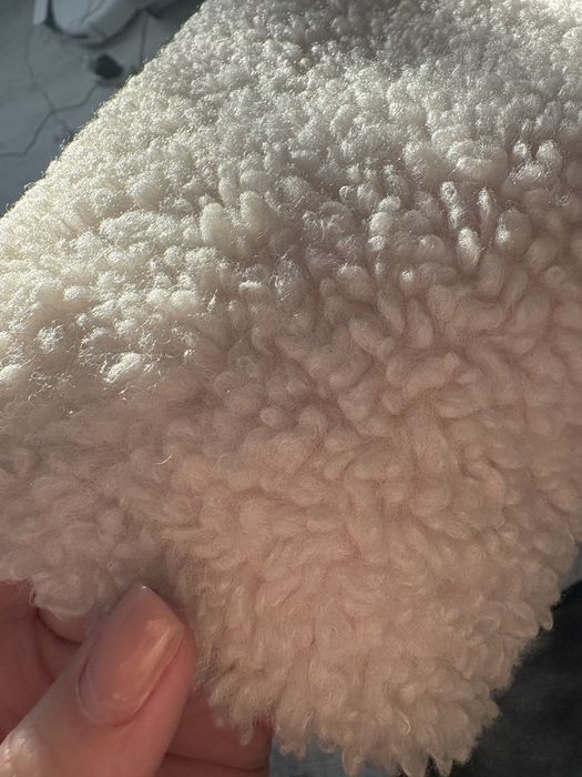 Продам курточку белую на весну