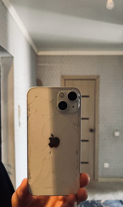 iPhone 13 белый цвет