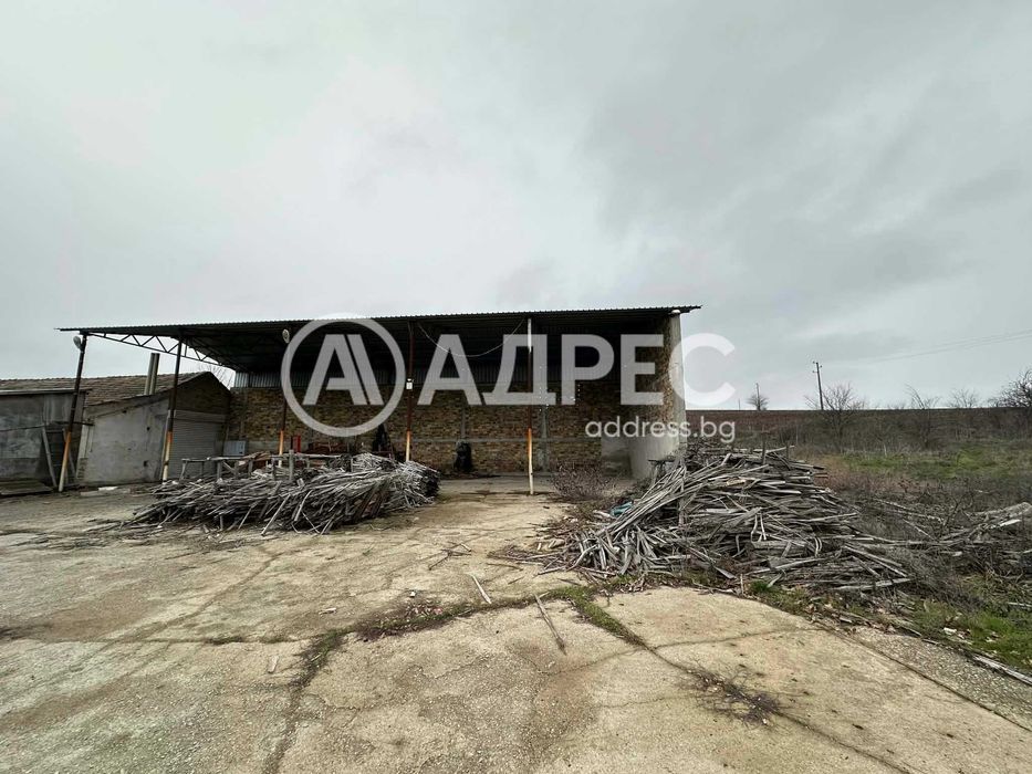 Продава се производствен имот – дърводелски цех в с. Кардам